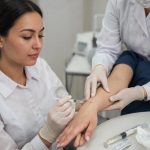 Сухость как искусство: Как инъекции преображают жизнь при гипергидрозе